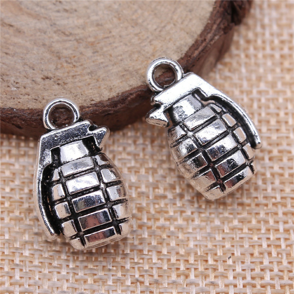 Vintage Fashion Stores - 8 breloques en forme de pistolet
